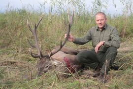 Browse a selection of Fallow deer hunting in Bulgaria. Direct offers from outfitters in Hunting area Баница 3077 on bghunters.com & Bulgaria Hunting Trips, улица Скът 1, център, Баница, община Враца, област Враца, п.к.3077.