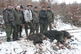 Bulgaristan'daki çeşitli Av gezilerine göz atın. Avcılık bölgesindeki donanımcılardan doğrudan teklifler Дългопол - bghunters.com & Bulgaria Hunting Trips, 40 Lomsko Shose Street, Nadezhda 2, Sofia, Bulgaria, postcode 1220.