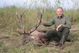 Browse a selection of Fallow deer hunting in Bulgaria. Direct offers from outfitters in Hunting area Слънчовец 7963 on bghunters.com & Bulgaria Hunting Trips, Слънчовец, община Антоново, област Търговище, п.к.7963.